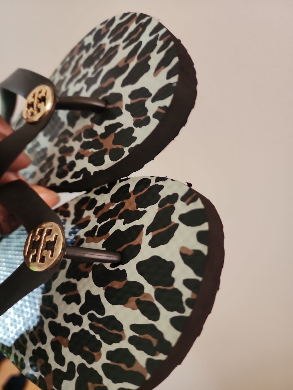 Tory Burch Women's Brown With  Leopard-Print Footbed Flip Flops with Gold Logo - Picture 5 of 8